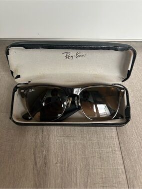 Ray-Ban Clubmaster Oversized Sunglasses in Black with Gray Gradient Lenses